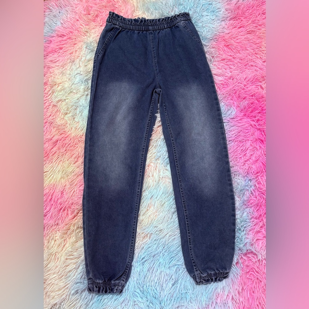 Kids Elastic Waist Denim Joggers

Buy 4 items and get 25% off